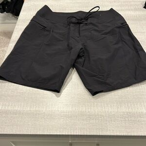 Lululemon Men’s 32 waist swim trunks. Black. Great condition. No liner. 9 inches